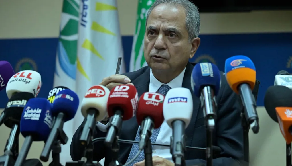 اعتكاف وزير "القوات" لغم أرضي؟