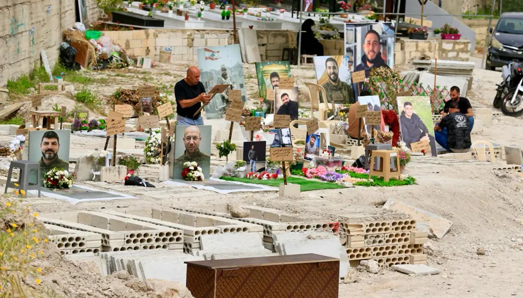 Temporary burials in southern Lebanon amid ongoing Israeli strikes and displacement