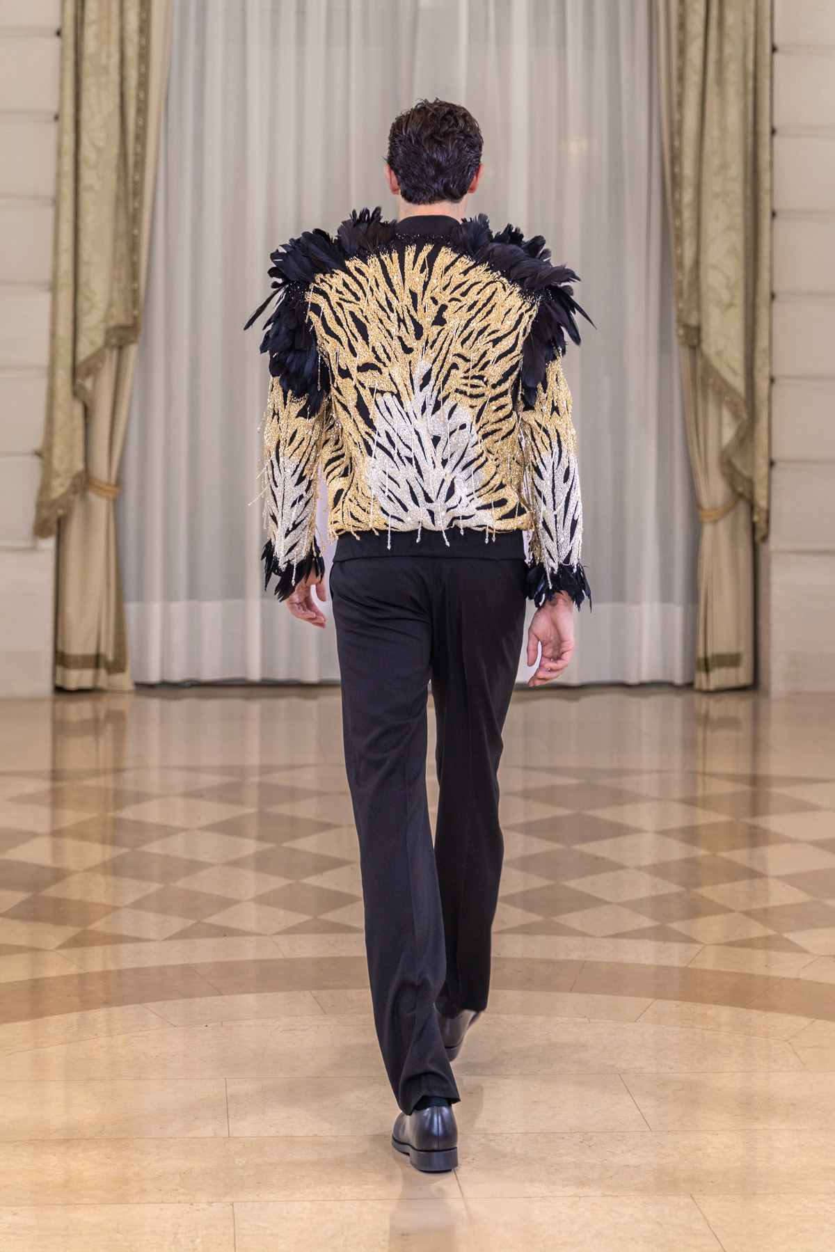 من مجموعة سعيد قبيسي Rebirth SS26 للخياطة الراقية (تصوير خاص بدارسعيد قبيسي)