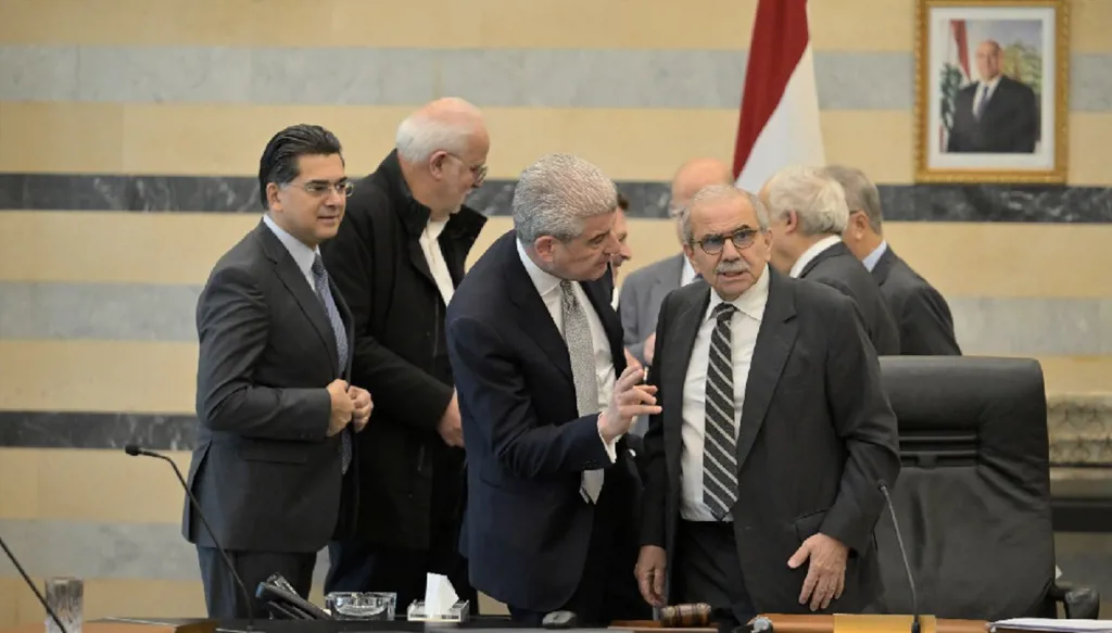 السلاح والمال المنهوب: الأزمة أولاً داخلية