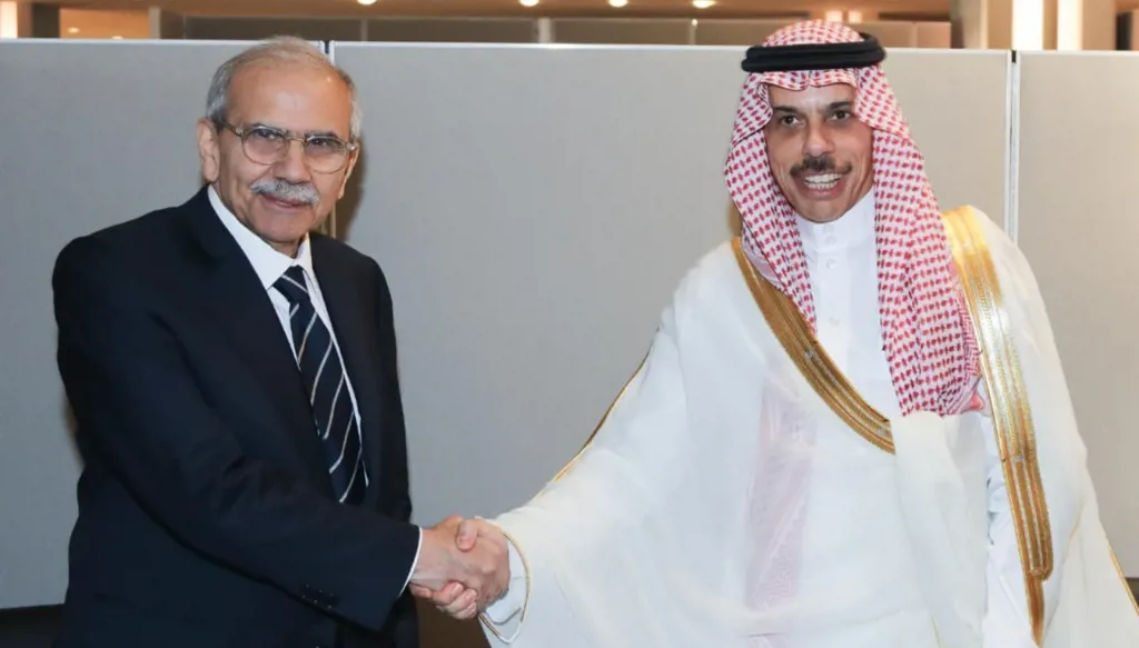 لقاء بين سلام وبن فرحان في نيويورك (صور)