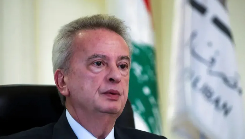 رياض سلامة يهدّد بوقف الطعام والدواء بعد نقله إلى سجن رومية... وتقرير طبّي يحذّر من وضعه الصحي
