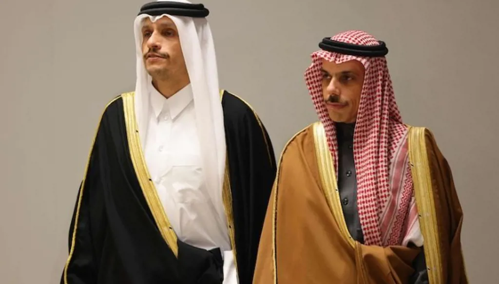 اتصال سعودي – قطري: على الأطراف الالتزام بالحوار والدبلوماسية