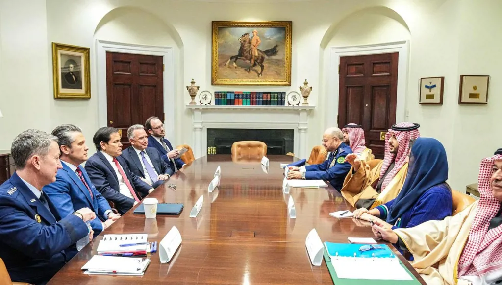 في واشنطن... وزير الدفاع السعودي يبحث جهود إحلال السلام بالمنطقة