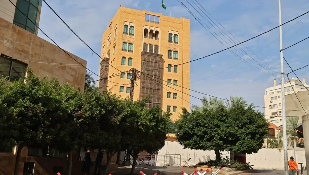 لبنان... تحرّك قضائي بوجه موقوفين لمعاملتهما عناصر حرس السفارة السعودية بالشدة