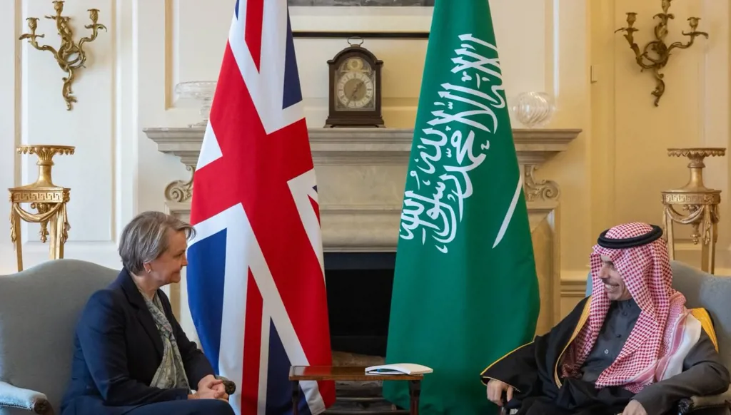 السعودية وبريطانيا: نرفض استخدام مضيق هرمز أداة للضغط