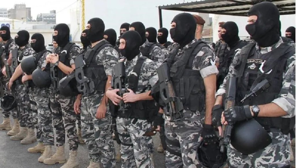 عناصر من أمن الدولة (مواقع).