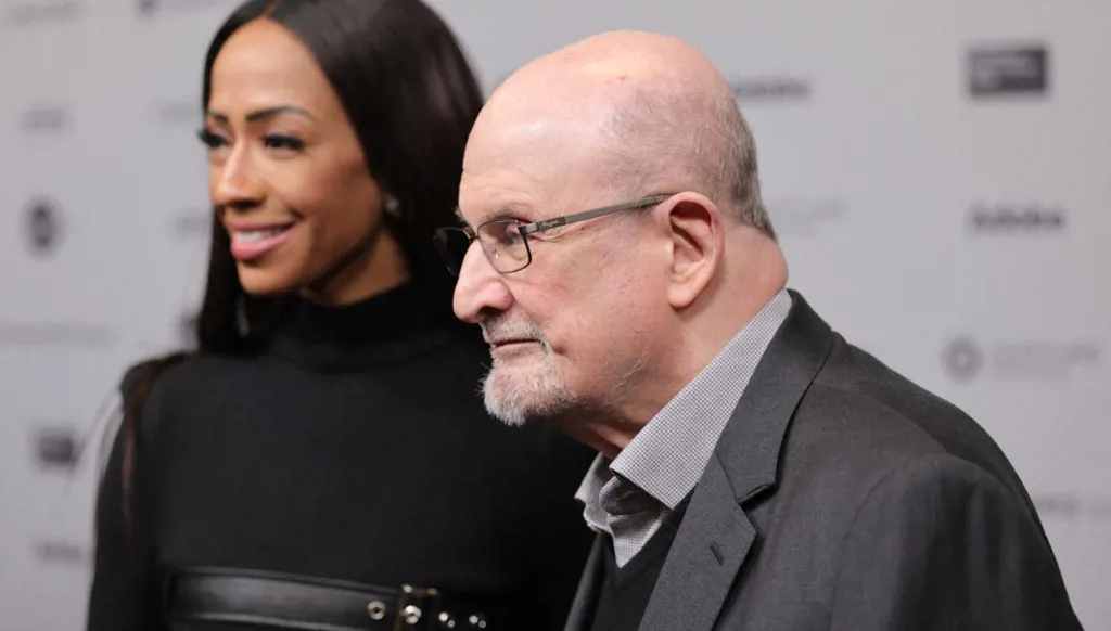 وثائقي عن محاولة قتله... سلمان رشدي يحذّر من العنف السياسي