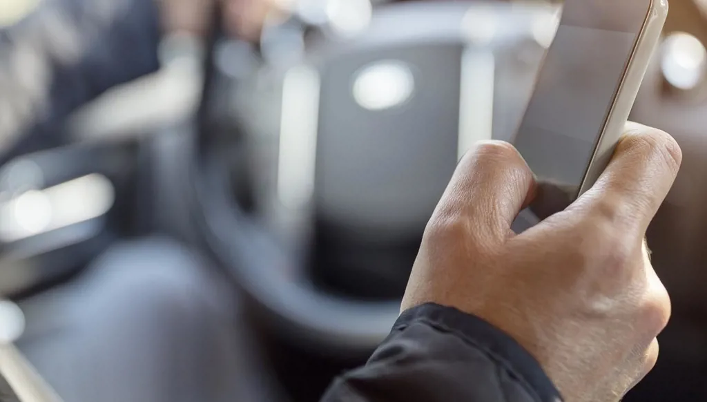 حملة في فرنسا للتوعية على استخدام الهواتف خلال القيادة