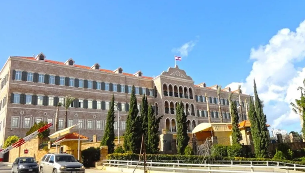 سلام يُتابع الأحداث... اجتماع مالي في السرايا الحكومي