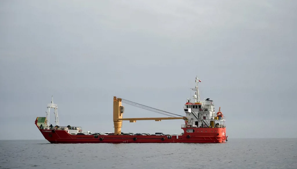 إيران تعتبر الحصار الأميركي "قرصنة"... وتلويح بورقة باب المندب!