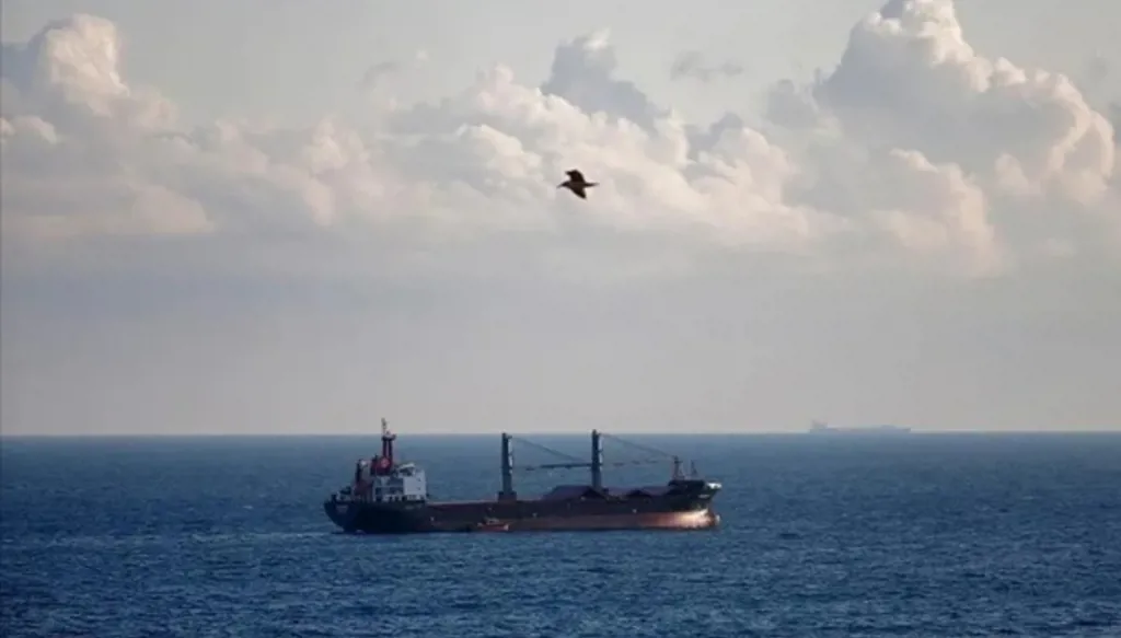 أمبري: قراصنة يعتلون ناقلة منتجات ترفع علم مالطا قبالة الصومال