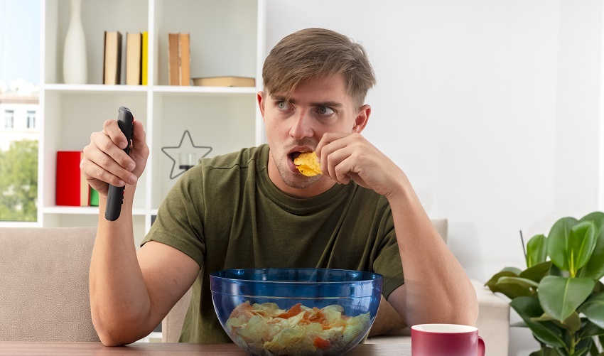 الأكل العاطفي في الحرب (Freepik)