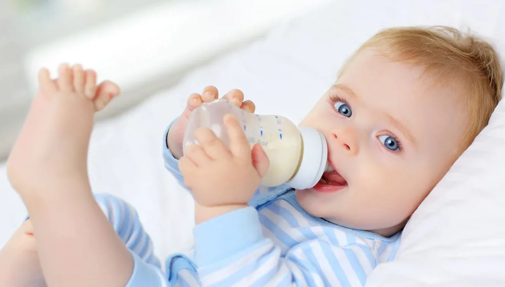 لماذا يجب عدم إعطاء الماء للطّفل قبل عمر 6 أشهر؟