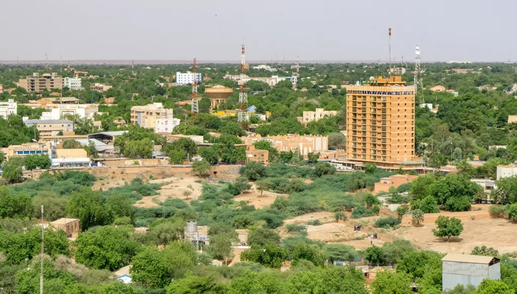 واشنطن تطلب من موظفيها غير الأساسيين مغادرة النيجر