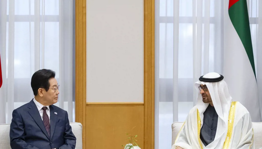 محمد بن زايد يبحث مع رئيس كوريا الجنوبية مسارات التعاون ‏لتحقيق أهداف الشراكة الاستراتيجية والاقتصادية ‏