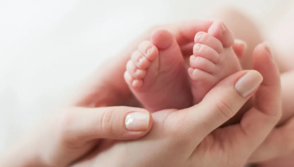 ولادة أول طفل بالتلقيح الاصطناعي المعتمد على الذكاء الاصطناعي