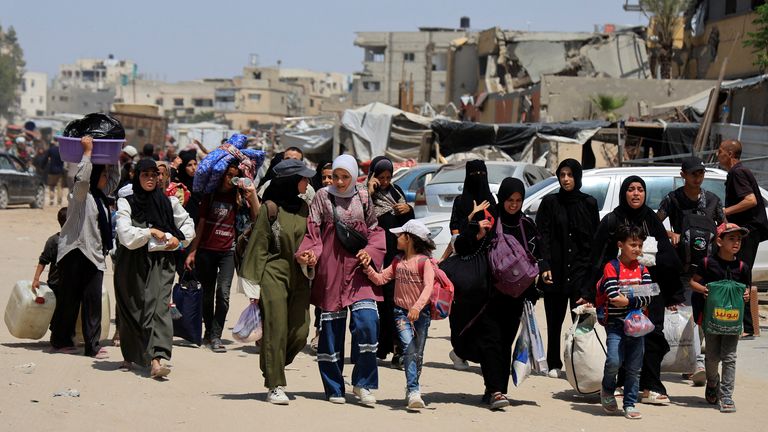 فلسطينيون في غزة (وكالات).