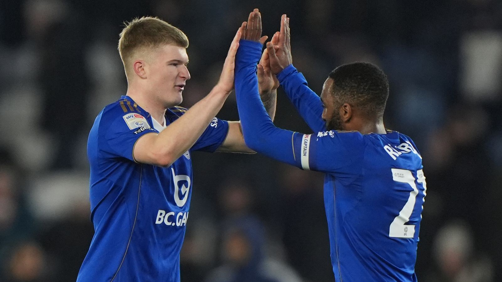 ليستر سيتي يمرّ بظروف قاسية. (وكالات)