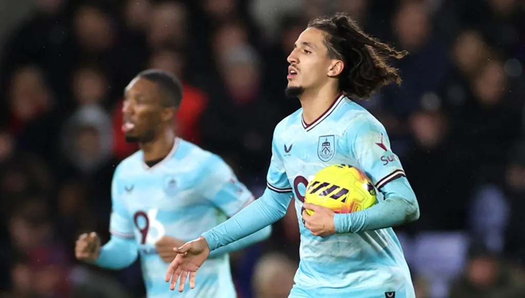 التونسي حنبعل المجبري يُنقذ بيرنلي بهدف أسطوري (فيديو)