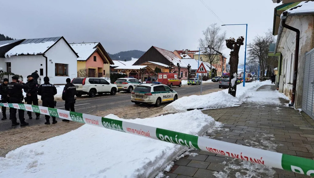 خلال حصّة دراسية... تلميذ يقتل طالبة ومعلّمة طعناً!