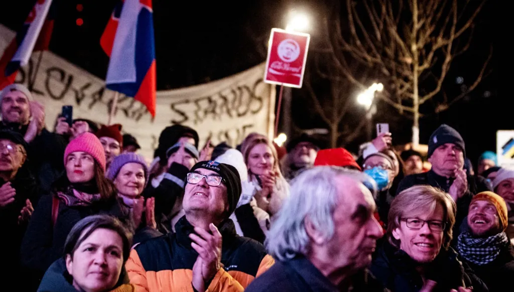 سلوفاكيا... آلاف يتظاهرون ضد التقارب مع موسكو