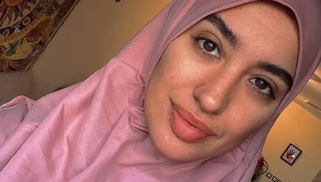 نينا عبدالملك تفاجئ جمهورها بقرار ارتداء الحجاب (فيديو)