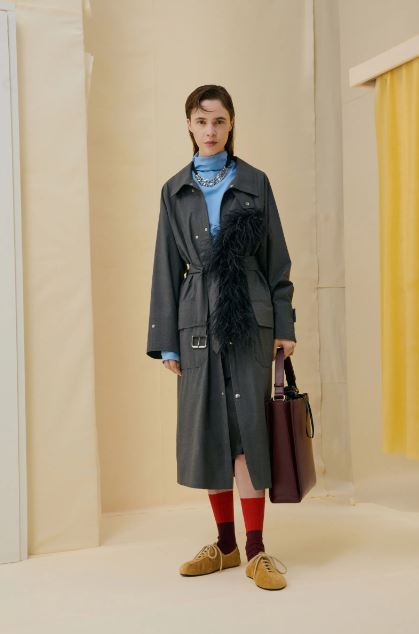 الجوارب الملونة مع السنيكرز (انترنت)