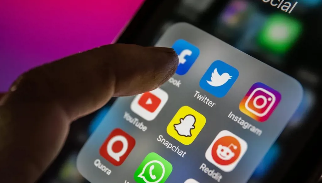 كلما زادت المعرفة الرقمية… زاد القلق من التكنولوجيا