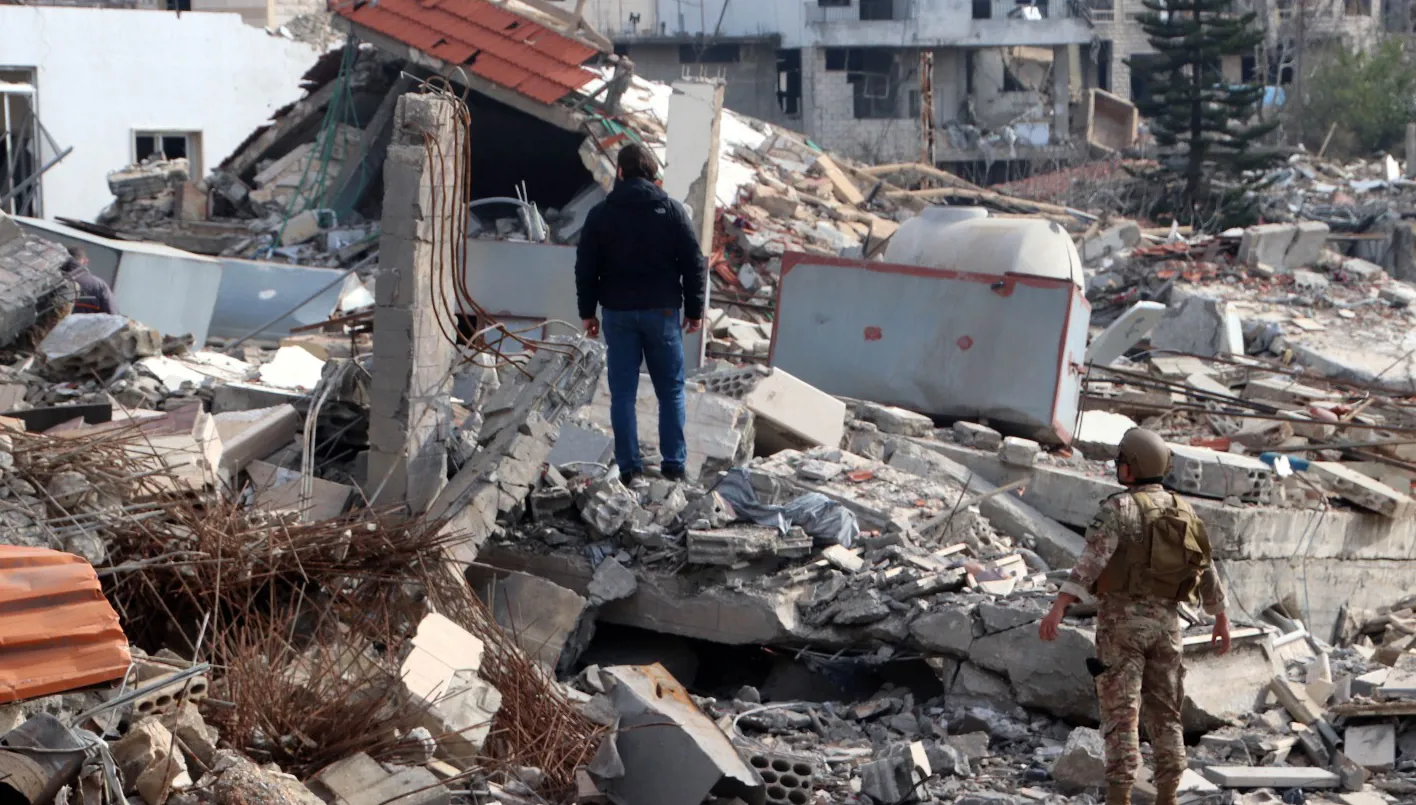 جينيفر لوبيز تتألق بفستان أخضر بعد رحلة بحث عن منزل جديد (صور)