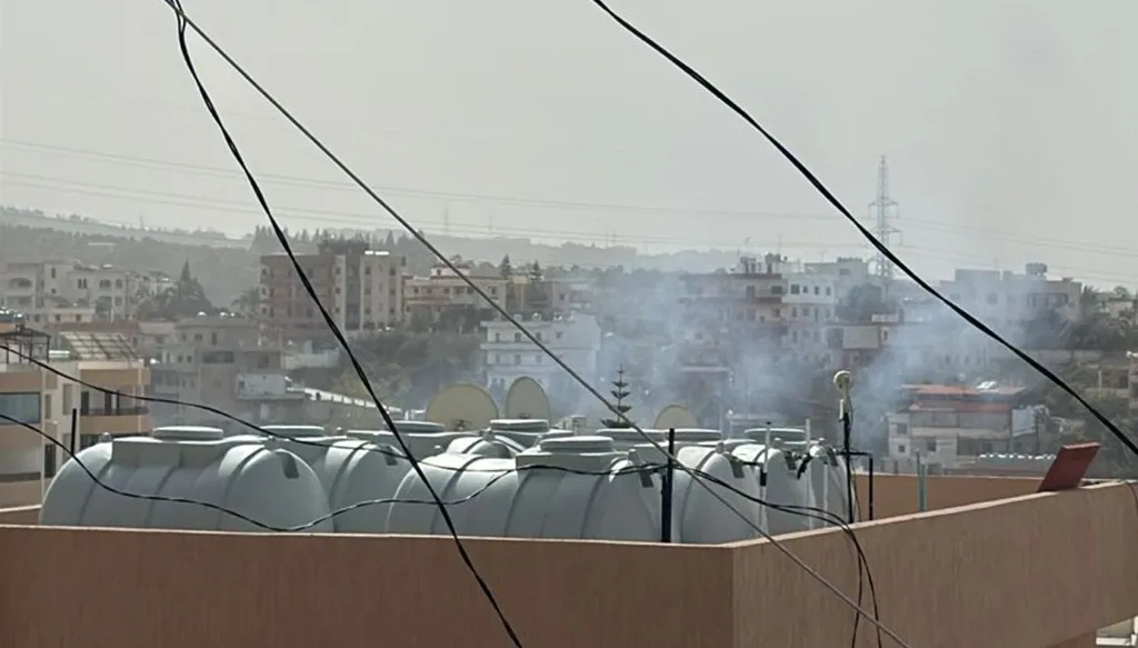 دخان يتصاعد بعد الاستهداف. (متداول)