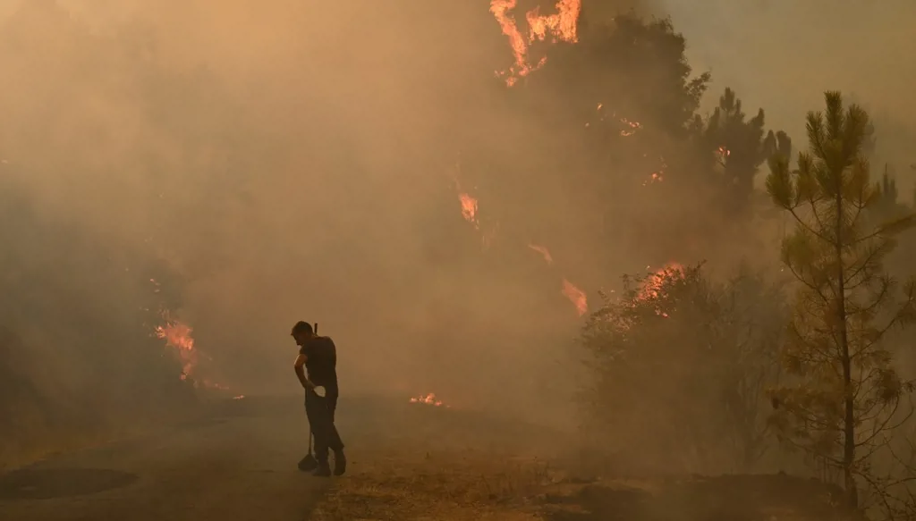 إسبانيا تستنجد بالاتحاد الأوروبي لمكافحة 14 حريقاً ضخماً