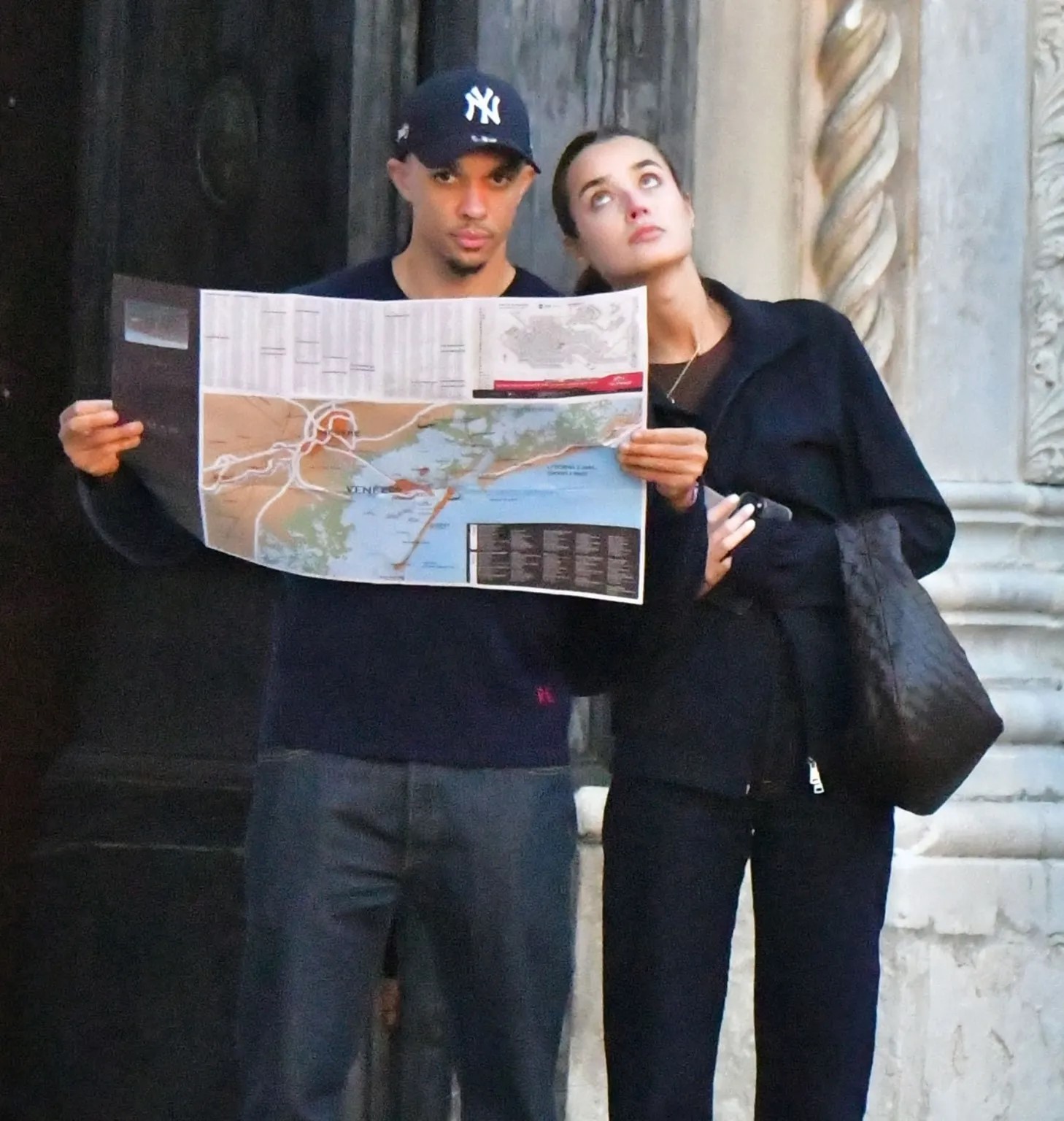 أرنولد وصديقته.