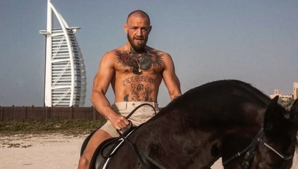 Conor McGregor met en garde l'Iran à propos des attaques contre les Émirats arabes unis alors que la guerre atteint le monde du sport