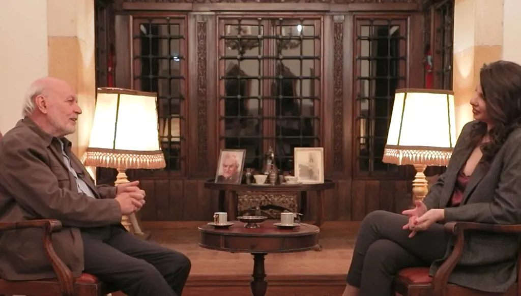 عن برنامج بيت الشاعر وحلقة روجيه عساف وتجربته المسرحية والإنسانية