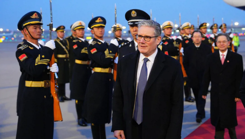 ستارمر يصل إلى الصين في مسعى لتعزيز العلاقات