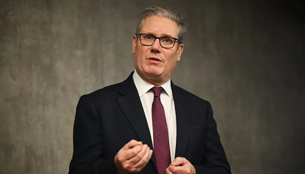 ستارمر: لا يمكن إجراء محادثات بشأن أوكرانيا بدون مشاركتها