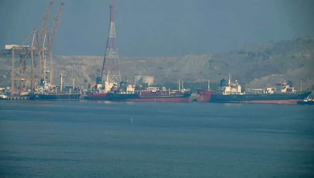 Global alarm grows as U.S.–Iran standoff brings Strait of Hormuz shipping to a halt