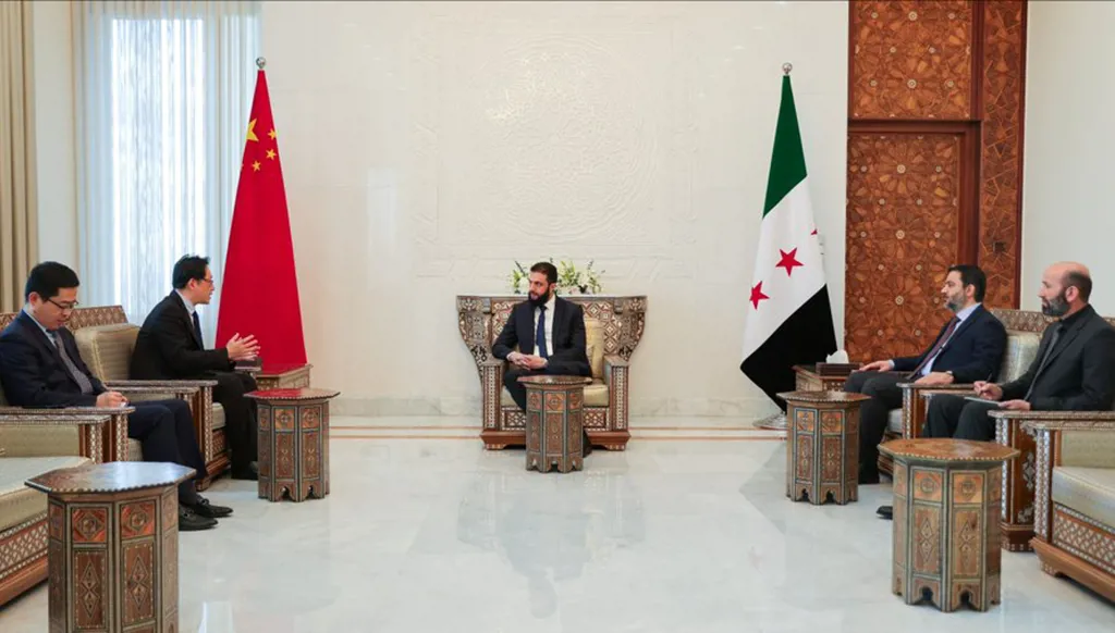 لأول مرة منذ سقوط الأسد... الشرع يلتقي السفير الصيني