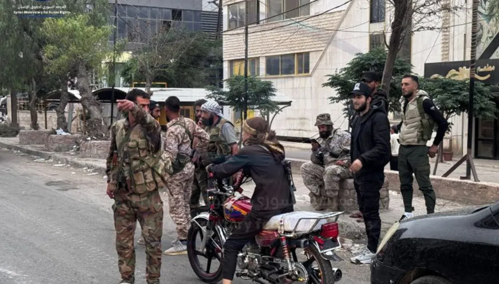 المرصد: أكثر من 100 قتيل خلال يومين من اشتباكات ذات طابع طائفي في سوريا