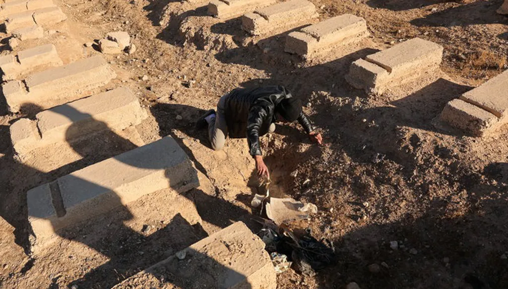 المرصد السوري: العثور على 4 مقابر جماعية في درعا خلال 13 يوماً
