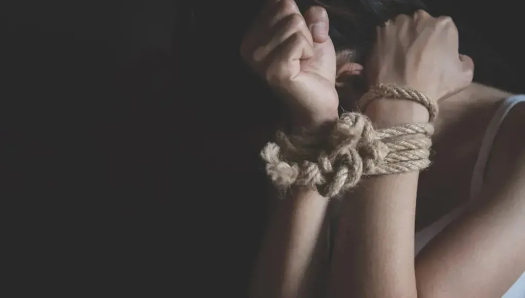 À huis clos : Enlèvement et agression des femmes alaouites en Syrie