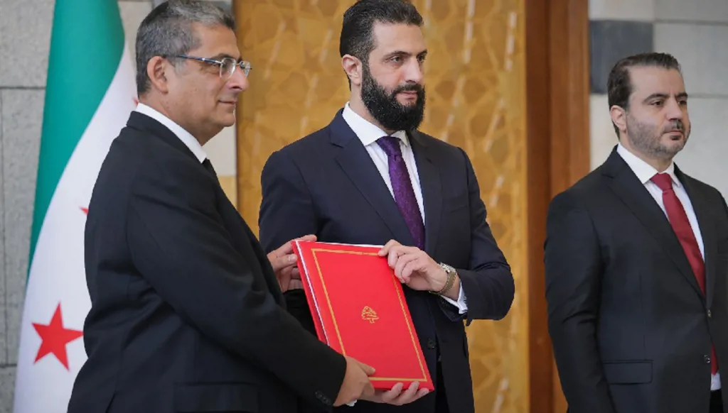 الشرع يتسلّم أوراق اعتماد سفراء قطر والإمارات ولبنان لدى سوريا