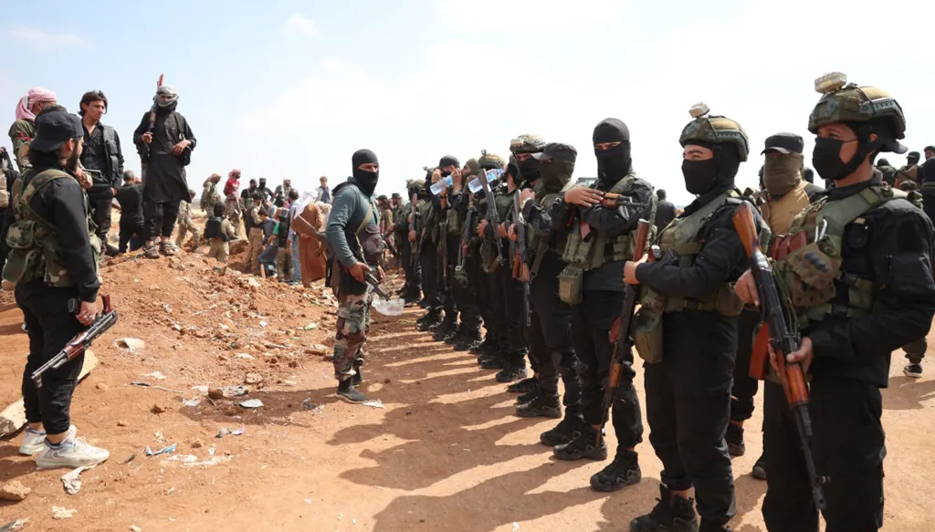 بعد إعلانهم "الخط الأحمر"... دمشق ترفض احتفاظ الأكراد بسلاحهم