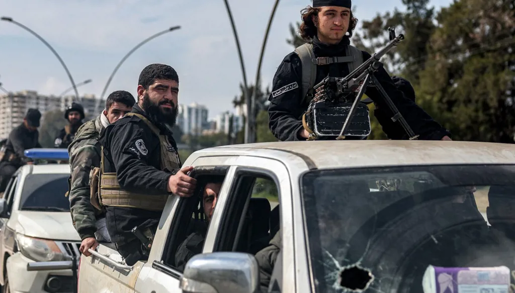 "حاسبوا المجرمين"... الأمن السوري يفض اعتصاماً في دمشق (فيديو)