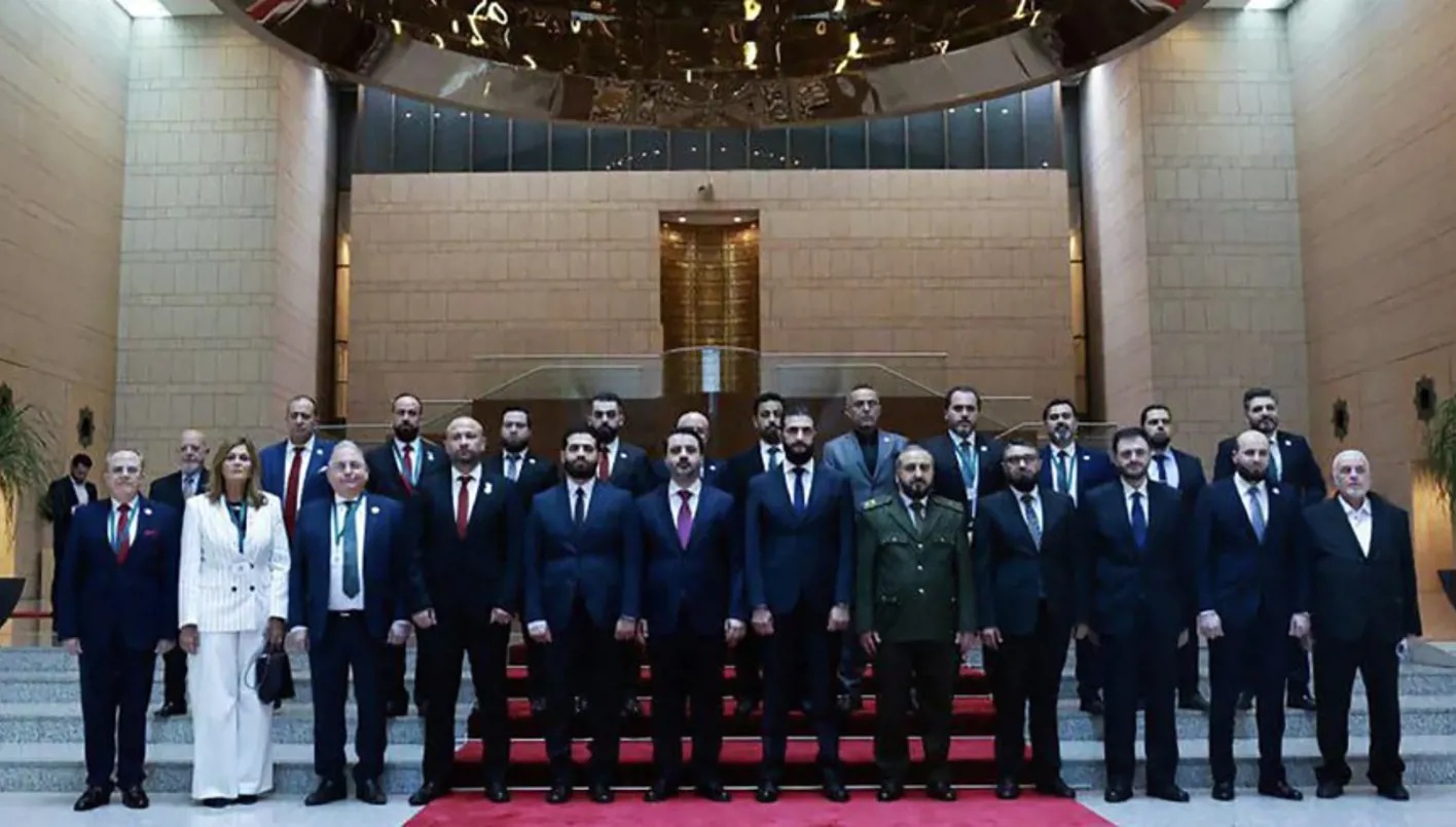 الصورة التذكارية للحكومة السورية الجديدة