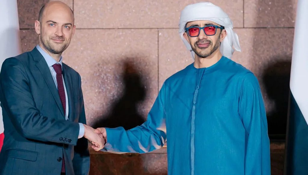 عبدالله بن زايد يستقبل وزير الخارجية الفرنسي ويبحثان التطورات الإقليمية