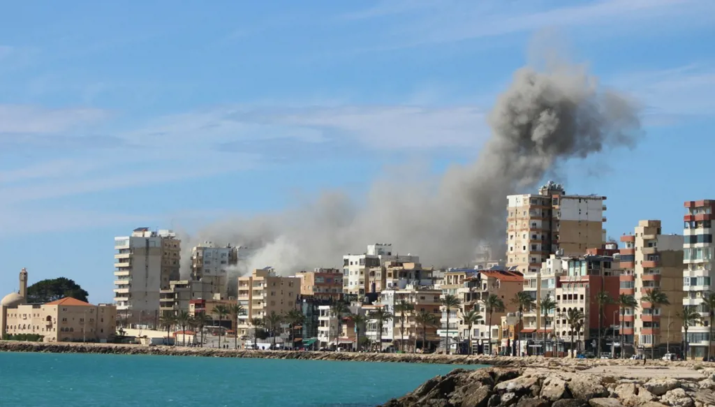 حرب إسرائيلية تُغرق لبنان بالفوضى... و"حزب الله" يقاتل برهاناته الإيرانية