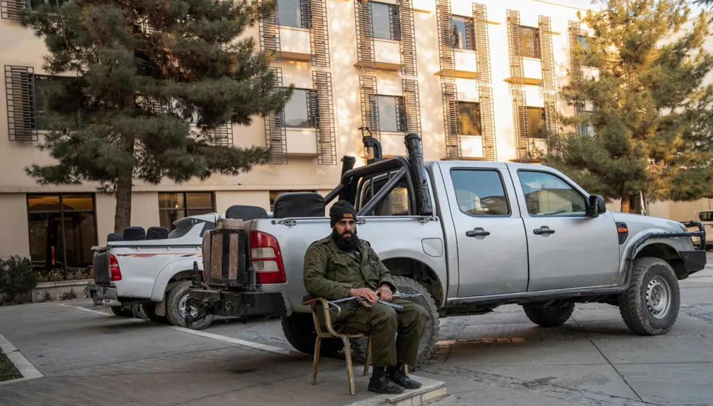 بينهم المهاجم... قتيلان بتفجير انتحاري في كابول