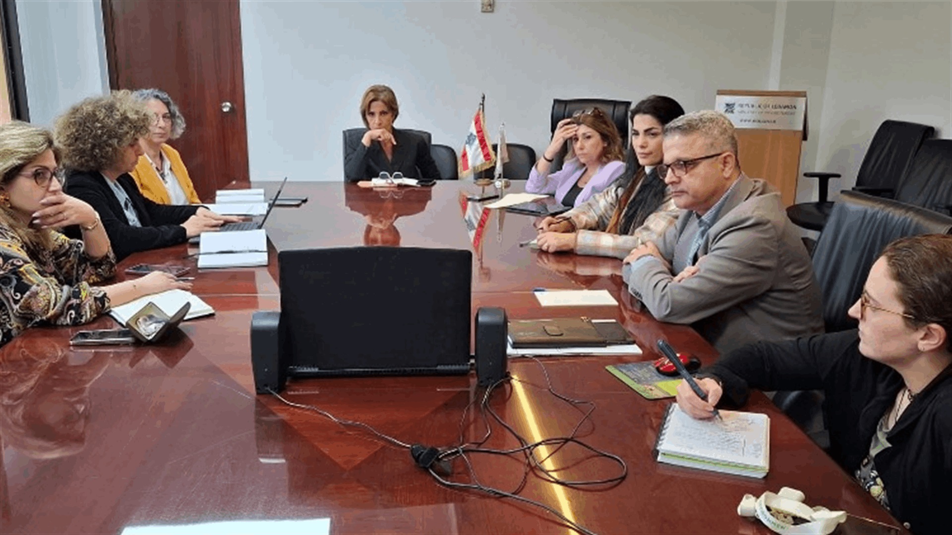 خلال اجتماع وزيرة البيئة اللبنانية مع وفد البنك الدولي (وكالات)